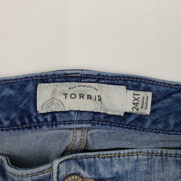 Torrid Womens 24XT Grunge Ripped Denim Shorts Light Wash Distressed Bermuda - Picture 5 of 16